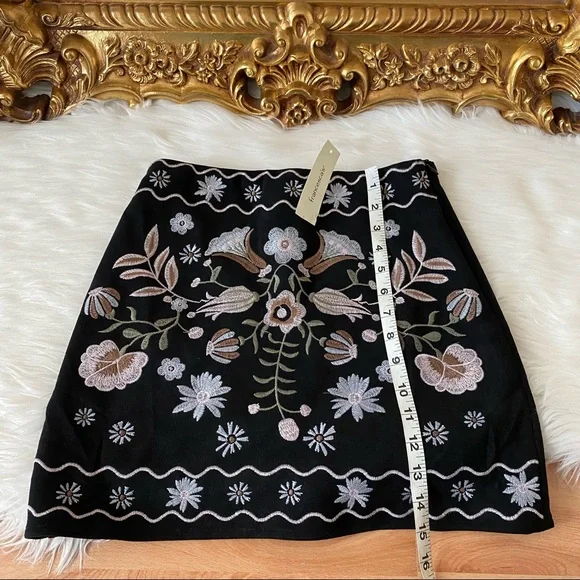 Mi Ami Francesca’s Floral Embroidered Skirt - Picture 8 of 9